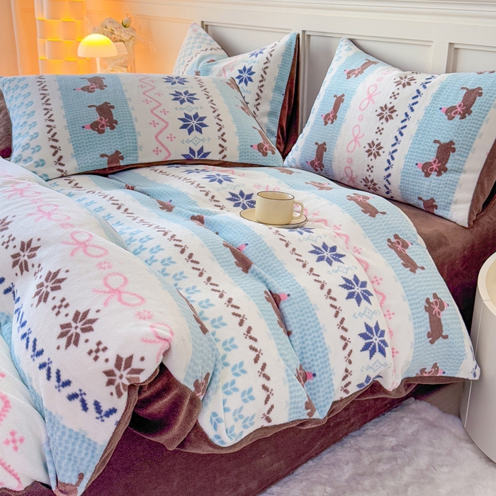 91家纺网 家纺一手货源 找家纺 仟岸家纺 2025新款牛奶绒印花四件套 顽皮狗