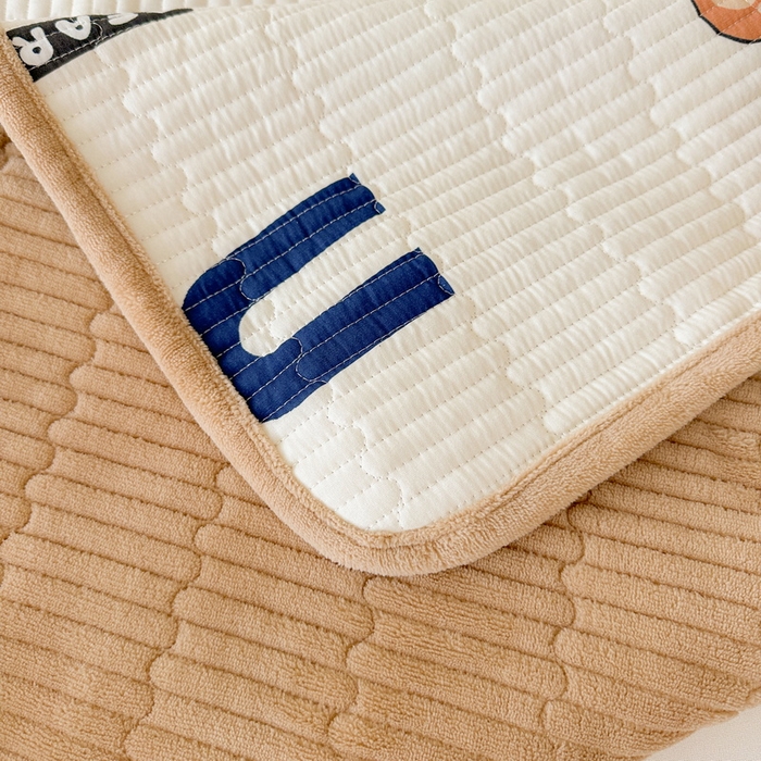 91家纺网 家纺一手货源 找家纺 LIFE.丽芙 2025新款A类四季可用A版全棉数码印花B版牛奶绒单件夹棉炕盖床盖三件套 床盖-妙妙熊