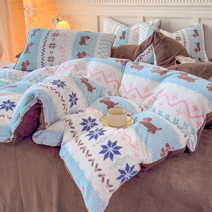 91家纺网 家纺一手货源 找家纺 仟岸家纺 2025新款牛奶绒印花四件套 顽皮狗