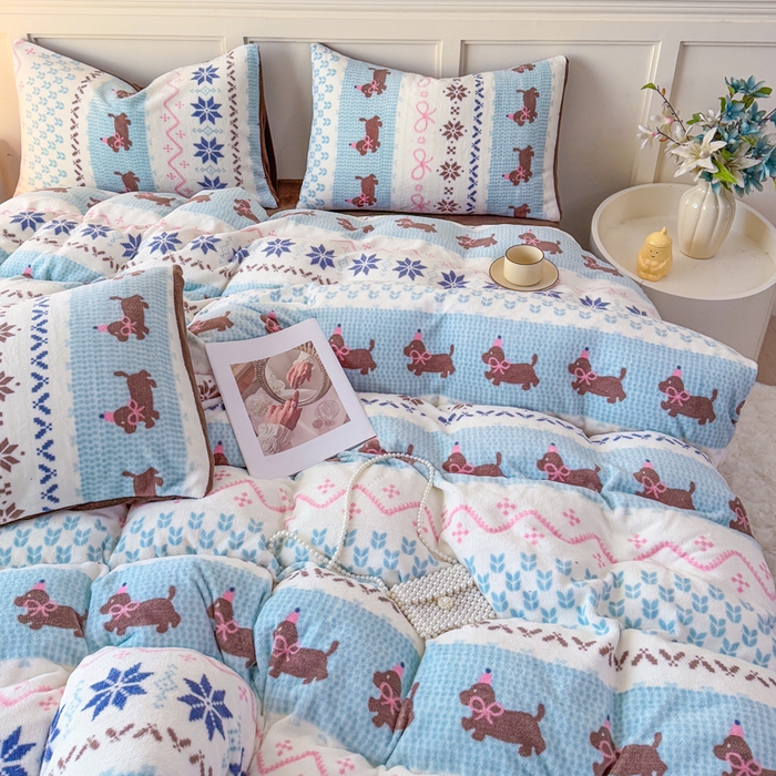 91家纺网 家纺一手货源 找家纺 仟岸家纺 2025新款牛奶绒印花四件套 顽皮狗