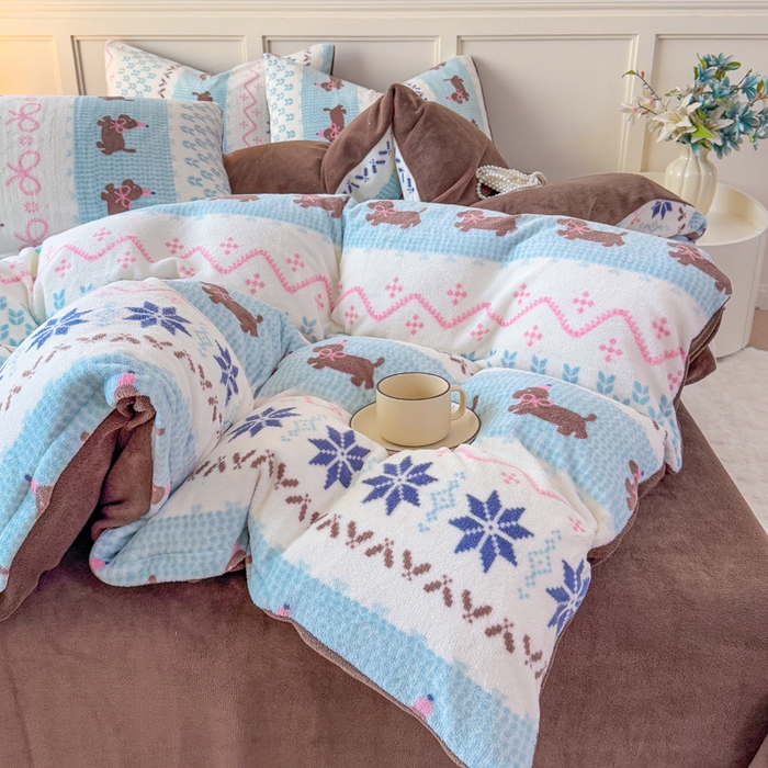 91家纺网 家纺一手货源 找家纺 仟岸家纺 2025新款牛奶绒印花四件套 顽皮狗