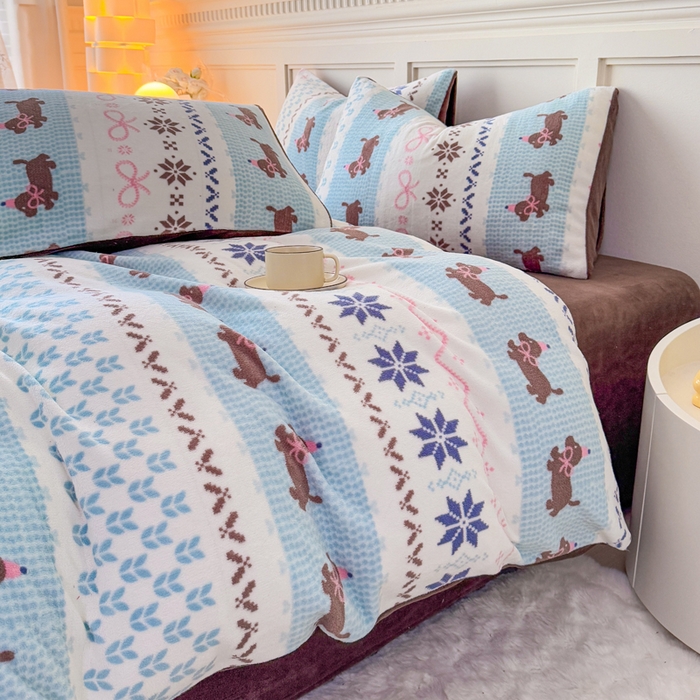 91家纺网 家纺一手货源 找家纺 仟岸家纺 2025新款牛奶绒印花四件套 顽皮狗