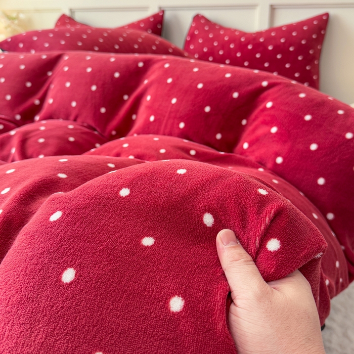 91家纺网 家纺一手货源 找家纺 仟岸家纺 2025新款牛奶绒印花四件套 小点点