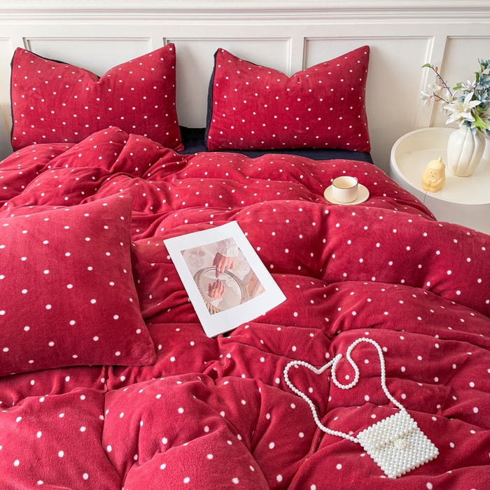 91家纺网 家纺一手货源 找家纺 仟岸家纺 2025新款牛奶绒印花四件套 小点点