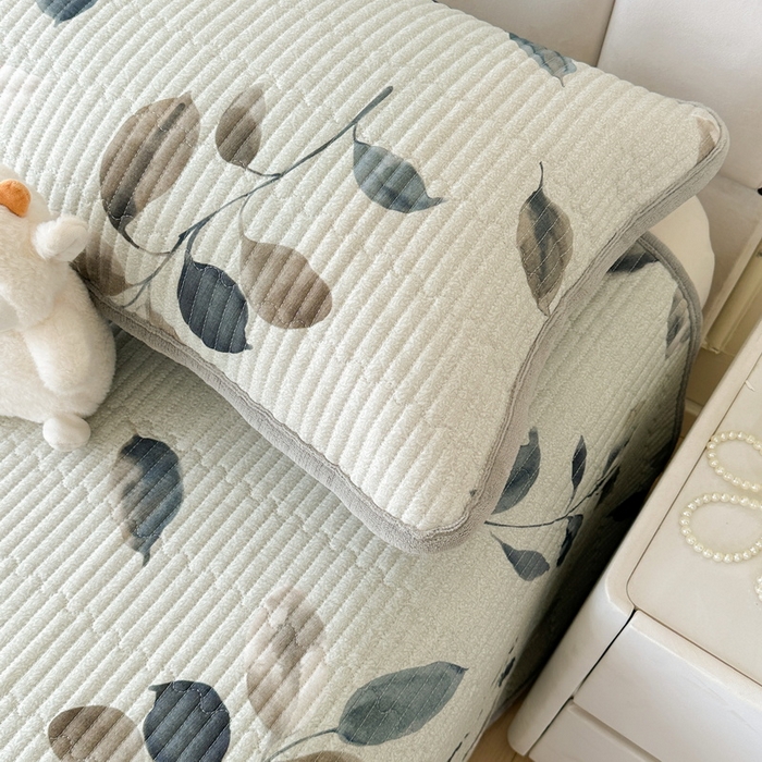 91家纺网 家纺一手货源 找家纺 LIFE.丽芙 2025新款A类四季可用A版全棉数码印花B版牛奶绒单件夹棉炕盖床盖三件套 床盖-叶纷飞