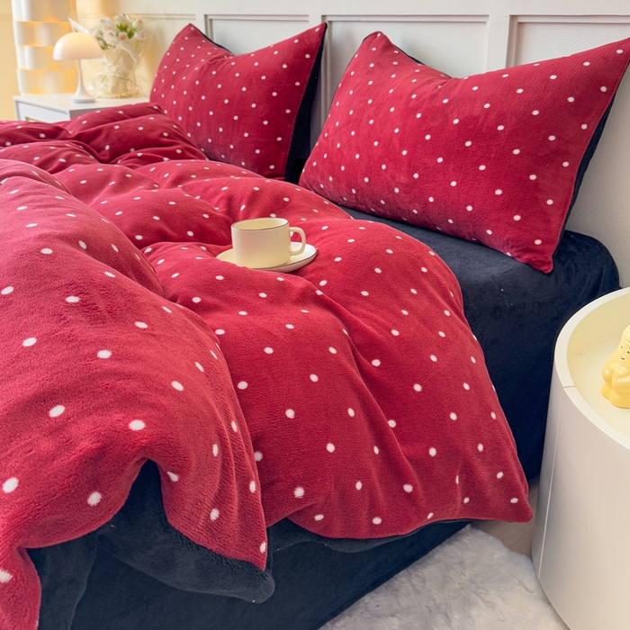 91家纺网 家纺一手货源 找家纺 仟岸家纺 2025新款牛奶绒印花四件套 小点点