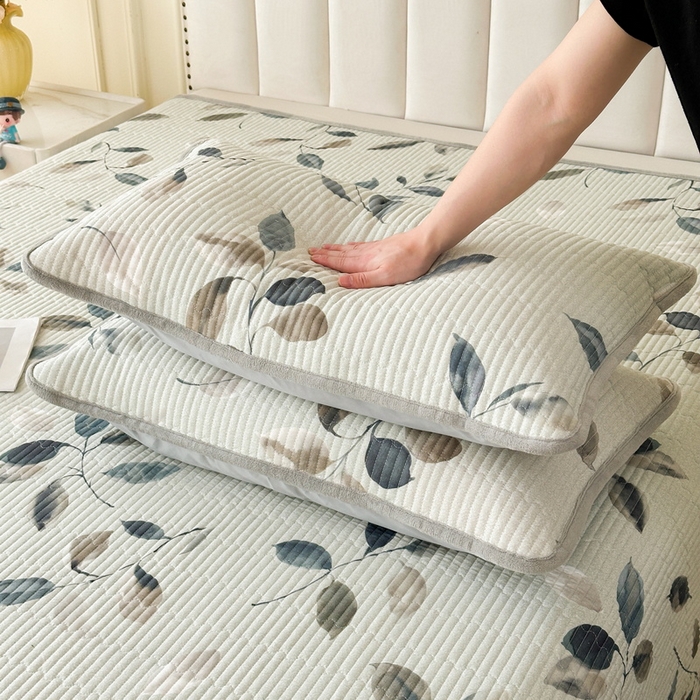 91家纺网 家纺一手货源 找家纺 LIFE.丽芙 2025新款A类四季可用A版全棉数码印花B版牛奶绒单件夹棉炕盖床盖三件套 床盖-叶纷飞