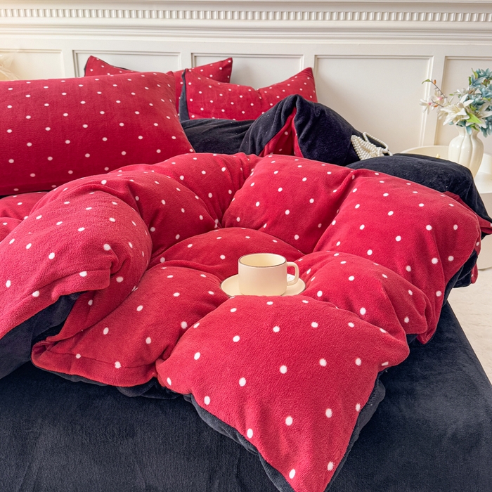 91家纺网 家纺一手货源 找家纺 仟岸家纺 2025新款牛奶绒印花四件套 小点点