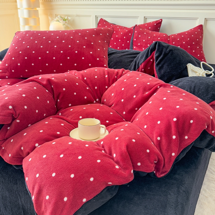 91家纺网 家纺一手货源 找家纺 仟岸家纺 2025新款牛奶绒印花四件套 小点点