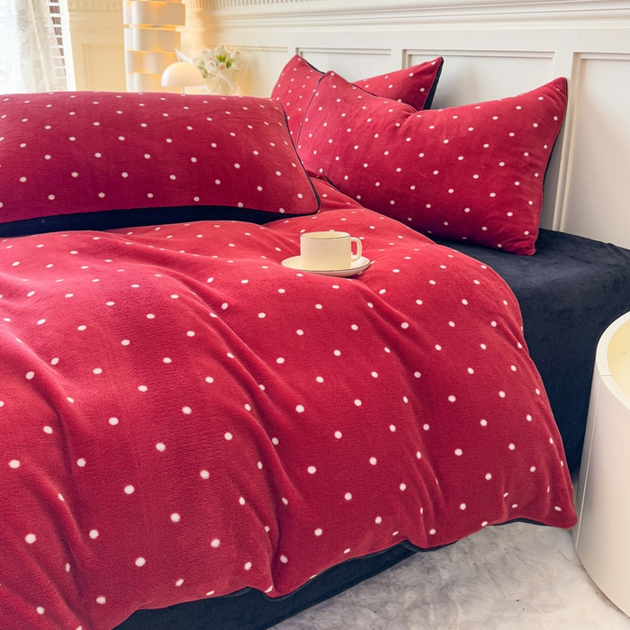 91家纺网 家纺一手货源 找家纺 仟岸家纺 2025新款牛奶绒印花四件套 小点点