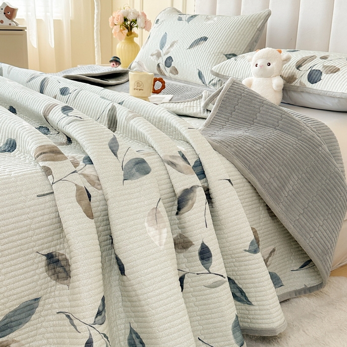 91家纺网 家纺一手货源 找家纺 LIFE.丽芙 2025新款A类四季可用A版全棉数码印花B版牛奶绒单件夹棉炕盖床盖三件套 床盖-叶纷飞