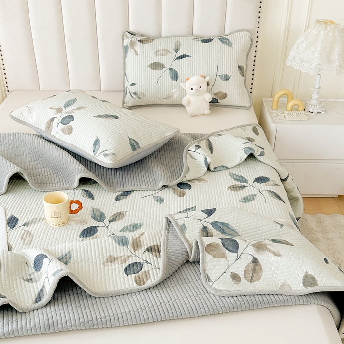 91家纺网 家纺一手货源 找家纺 LIFE.丽芙 2025新款A类四季可用A版全棉数码印花B版牛奶绒单件夹棉炕盖床盖三件套 床盖-叶纷飞