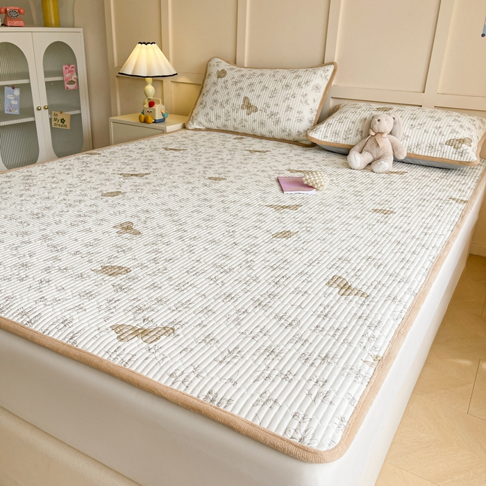 91家纺网 家纺一手货源 找家纺 LIFE.丽芙 2025新款A类四季可用A版全棉数码印花B版牛奶绒单件夹棉床褥垫三件套 床褥垫-蝶舞-咖