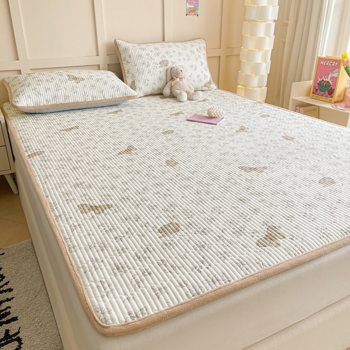 91家纺网 家纺一手货源 找家纺 LIFE.丽芙 2025新款A类四季可用A版全棉数码印花B版牛奶绒单件夹棉床褥垫三件套 床褥垫-蝶舞-咖