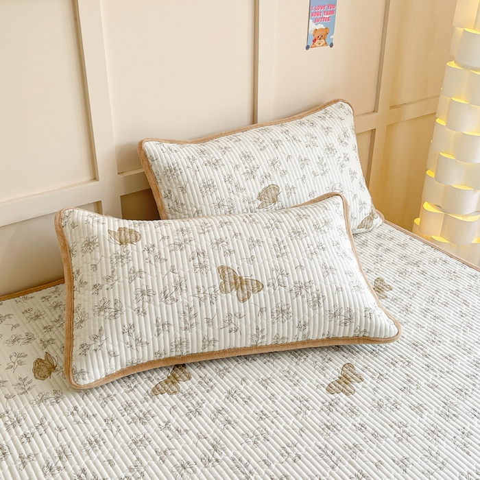 91家纺网 家纺一手货源 找家纺 LIFE.丽芙 2025新款A类四季可用A版全棉数码印花B版牛奶绒单件夹棉床褥垫三件套 床褥垫-蝶舞-咖