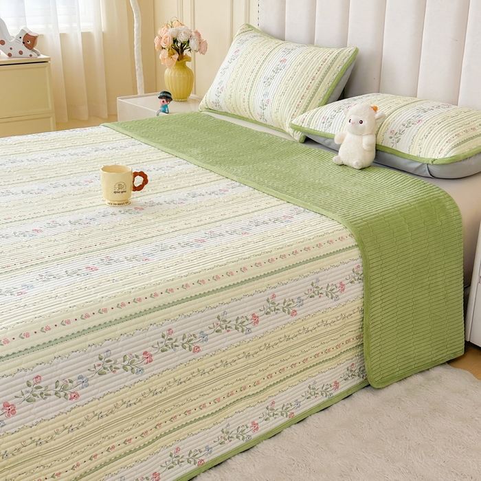 91家纺网 家纺一手货源 找家纺 LIFE.丽芙 2025新款A类四季可用A版全棉数码印花B版牛奶绒单件夹棉炕盖床盖三件套 床盖-曼琳-绿