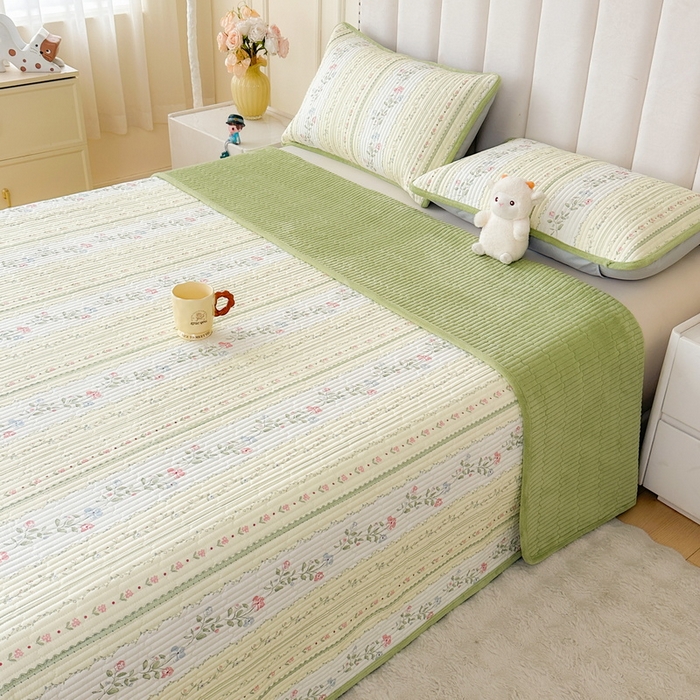 91家纺网 家纺一手货源 找家纺 LIFE.丽芙 2025新款A类四季可用A版全棉数码印花B版牛奶绒单件夹棉炕盖床盖三件套 床盖-曼琳-绿