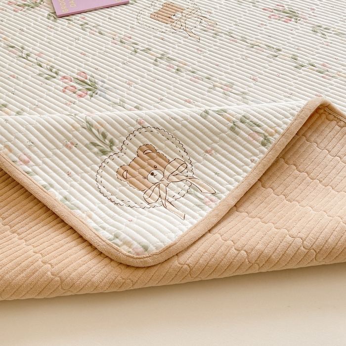 91家纺网 家纺一手货源 找家纺 LIFE.丽芙 2025新款A类四季可用A版全棉数码印花B版牛奶绒单件夹棉床褥垫三件套 床褥垫-花丛熊宝