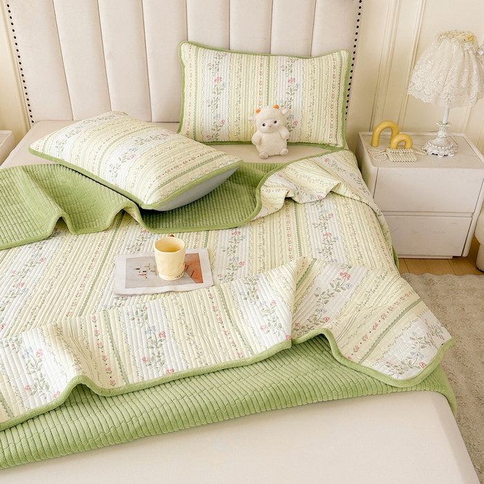 91家纺网 家纺一手货源 找家纺 LIFE.丽芙 2025新款A类四季可用A版全棉数码印花B版牛奶绒单件夹棉炕盖床盖三件套 床盖-曼琳-绿