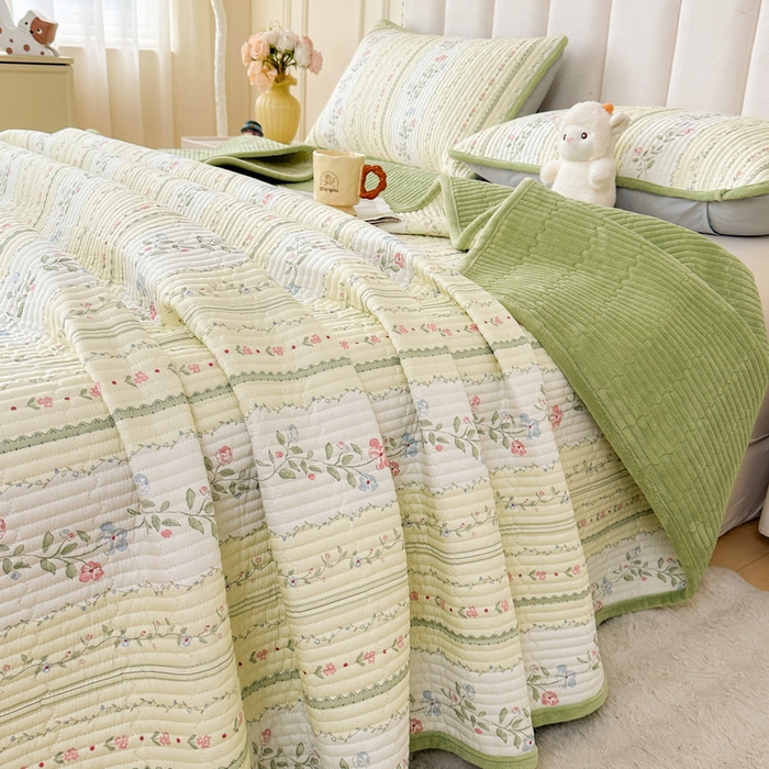 91家纺网 家纺一手货源 找家纺 LIFE.丽芙 2025新款A类四季可用A版全棉数码印花B版牛奶绒单件夹棉炕盖床盖三件套 床盖-曼琳-绿