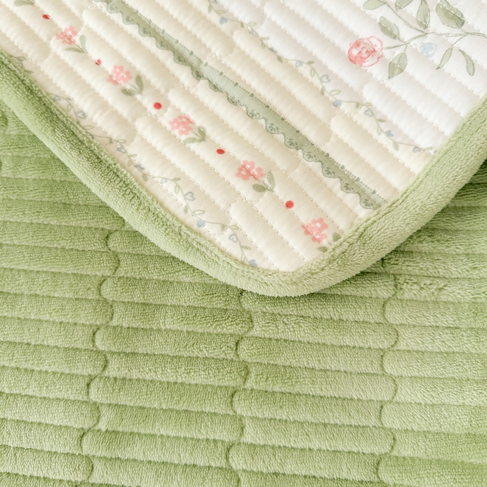 91家纺网 家纺一手货源 找家纺 LIFE.丽芙 2025新款A类四季可用A版全棉数码印花B版牛奶绒单件夹棉炕盖床盖三件套 床盖-曼琳-绿