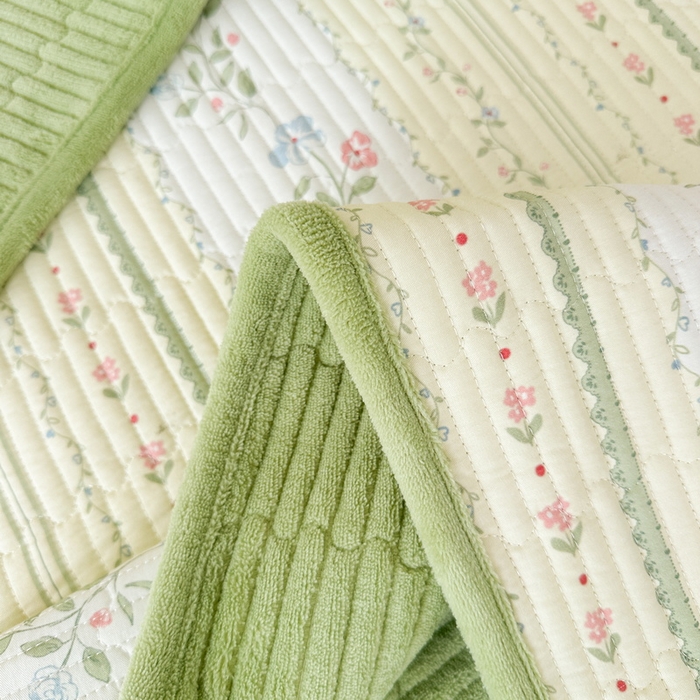 91家纺网 家纺一手货源 找家纺 LIFE.丽芙 2025新款A类四季可用A版全棉数码印花B版牛奶绒单件夹棉炕盖床盖三件套 床盖-曼琳-绿