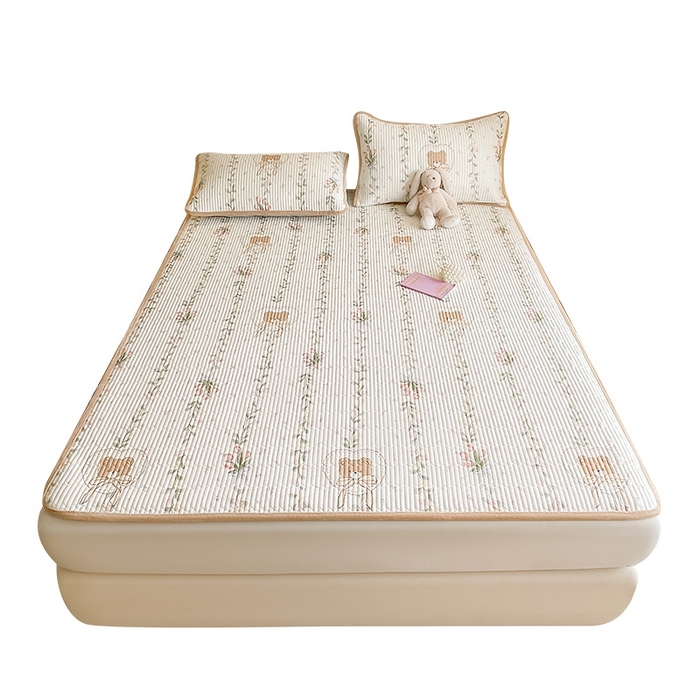 91家纺网 家纺一手货源 找家纺 LIFE.丽芙 2025新款A类四季可用A版全棉数码印花B版牛奶绒单件夹棉床褥垫三件套 床褥垫-花丛熊宝