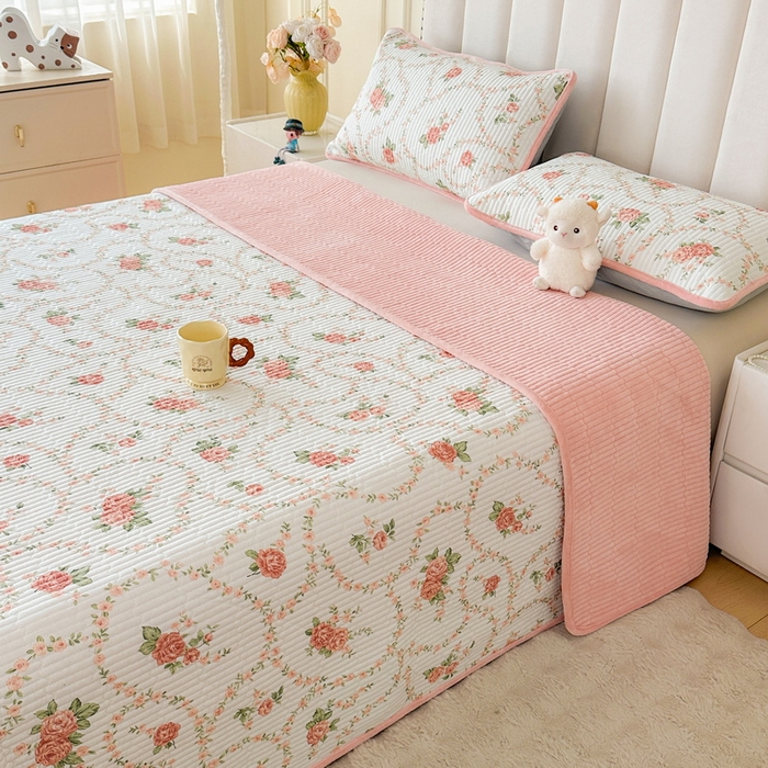 91家纺网 家纺一手货源 找家纺 LIFE.丽芙 2025新款A类四季可用A版全棉数码印花B版牛奶绒单件夹棉炕盖床盖三件套 床盖-花锦