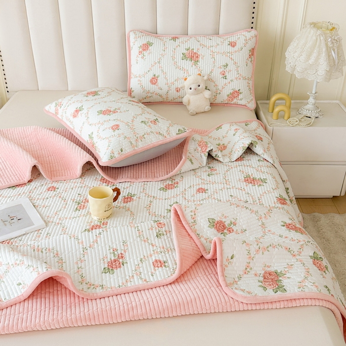 91家纺网 家纺一手货源 找家纺 LIFE.丽芙 2025新款A类四季可用A版全棉数码印花B版牛奶绒单件夹棉炕盖床盖三件套 床盖-花锦