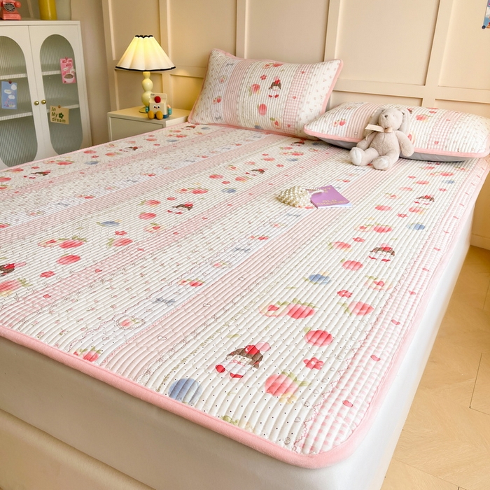 91家纺网 家纺一手货源 找家纺 LIFE.丽芙 2025新款A类四季可用A版全棉数码印花B版牛奶绒单件夹棉床褥垫三件套 床褥垫-爱心小妹