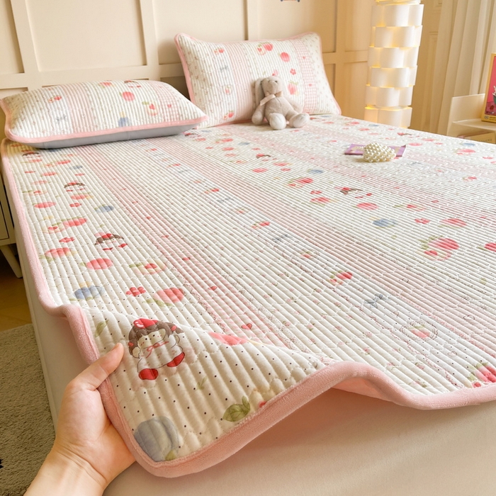 91家纺网 家纺一手货源 找家纺 LIFE.丽芙 2025新款A类四季可用A版全棉数码印花B版牛奶绒单件夹棉床褥垫三件套 床褥垫-爱心小妹