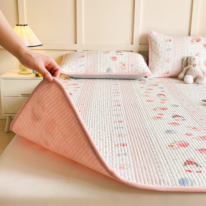 91家纺网 家纺一手货源 找家纺 LIFE.丽芙 2025新款A类四季可用A版全棉数码印花B版牛奶绒单件夹棉床褥垫三件套 床褥垫-爱心小妹