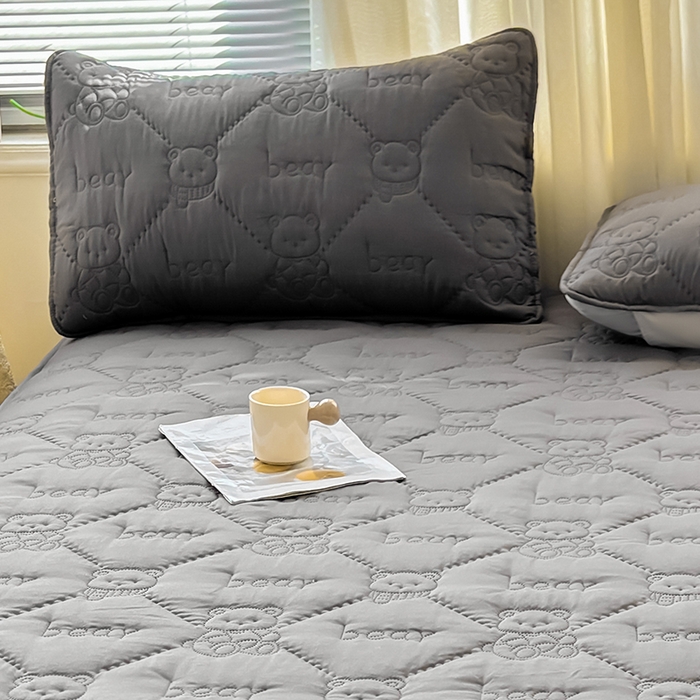 91家纺网 家纺一手货源 找家纺 LIFE.丽芙 2025新款磨毛超声波夹棉机包边枕套 小熊夹棉枕套-高级灰