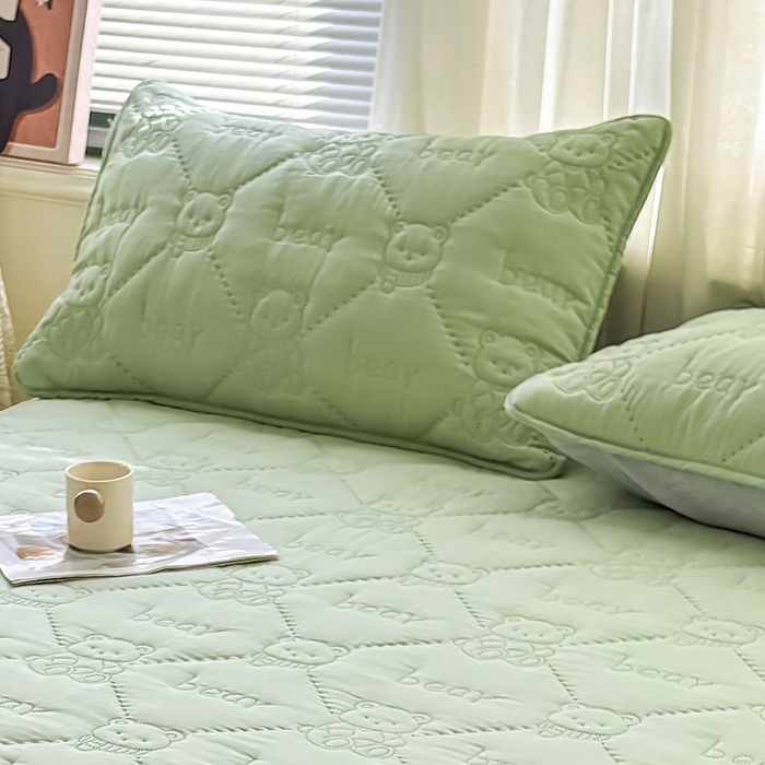 91家纺网 家纺一手货源 找家纺 LIFE.丽芙 2025新款磨毛超声波夹棉机包边枕套 小熊夹棉枕套-松石绿