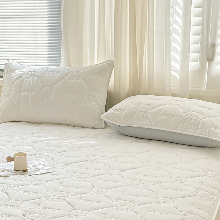 91家纺网 家纺一手货源 找家纺 LIFE.丽芙 2025新款磨毛超声波夹棉机包边枕套 小熊夹棉枕套-象牙白