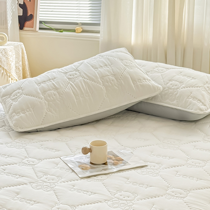 91家纺网 家纺一手货源 找家纺 LIFE.丽芙 2025新款磨毛超声波夹棉机包边枕套 小熊夹棉枕套-象牙白