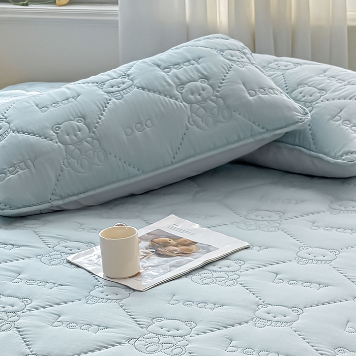 91家纺网 家纺一手货源 找家纺 LIFE.丽芙 2025新款磨毛超声波夹棉机包边枕套 小熊夹棉枕套-海青