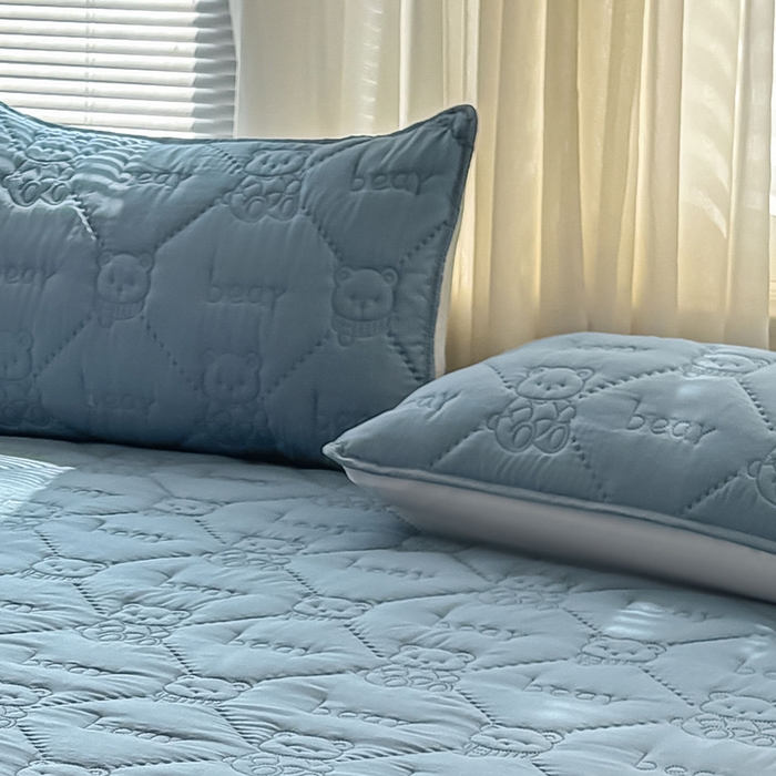 91家纺网 家纺一手货源 找家纺 LIFE.丽芙 2025新款磨毛超声波夹棉机包边枕套 小熊夹棉枕套-宾利蓝