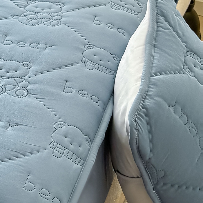 91家纺网 家纺一手货源 找家纺 LIFE.丽芙 2025新款磨毛超声波夹棉机包边枕套 小熊夹棉枕套-宾利蓝