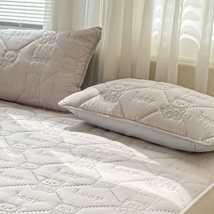 91家纺网 家纺一手货源 找家纺 LIFE.丽芙 2025新款磨毛超声波夹棉机包边枕套 小熊夹棉枕套-山灰