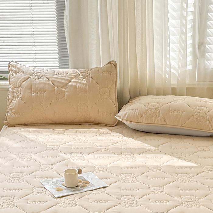 91家纺网 家纺一手货源 找家纺 LIFE.丽芙 2025新款磨毛超声波夹棉机包边枕套 小熊夹棉枕套-奶茶