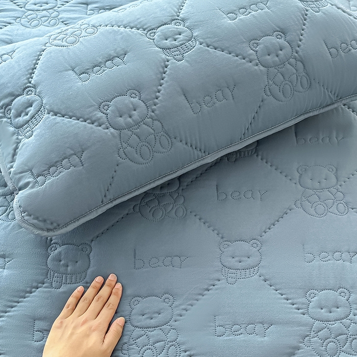 91家纺网 家纺一手货源 找家纺 LIFE.丽芙 2025新款磨毛超声波夹棉机包边枕套 小熊夹棉枕套-宾利蓝