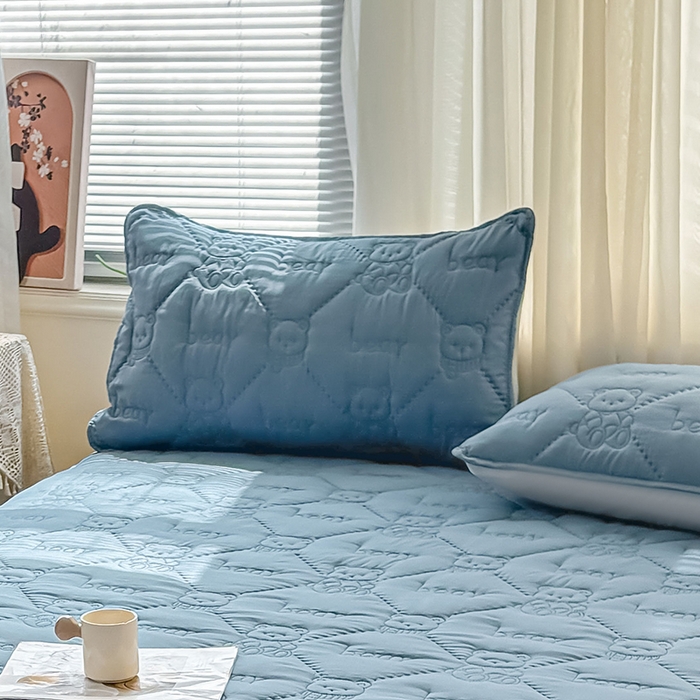 91家纺网 家纺一手货源 找家纺 LIFE.丽芙 2025新款磨毛超声波夹棉机包边枕套 小熊夹棉枕套-宾利蓝