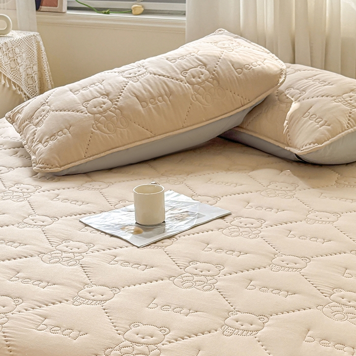 91家纺网 家纺一手货源 找家纺 LIFE.丽芙 2025新款磨毛超声波夹棉机包边枕套 小熊夹棉枕套-奶茶