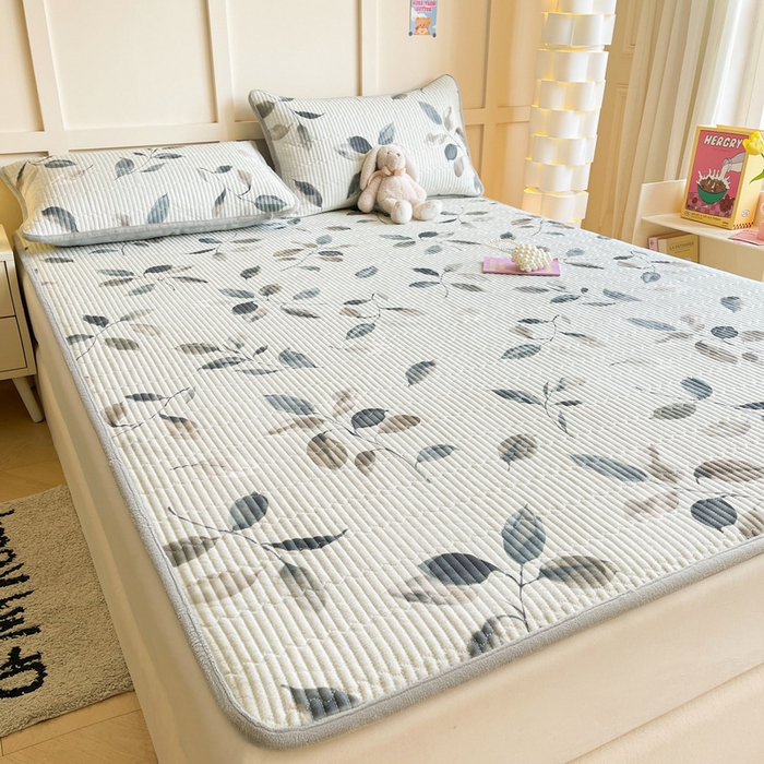 91家纺网 家纺一手货源 找家纺 LIFE.丽芙 2025新款A类四季可用A版全棉数码印花B版牛奶绒单件夹棉床褥垫三件套 床褥垫-叶纷飞