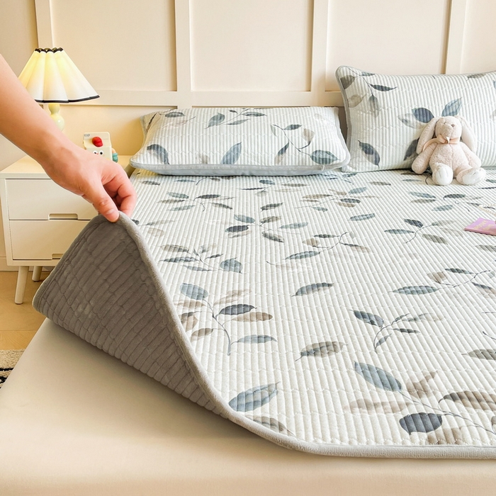 91家纺网 家纺一手货源 找家纺 LIFE.丽芙 2025新款A类四季可用A版全棉数码印花B版牛奶绒单件夹棉床褥垫三件套 床褥垫-叶纷飞