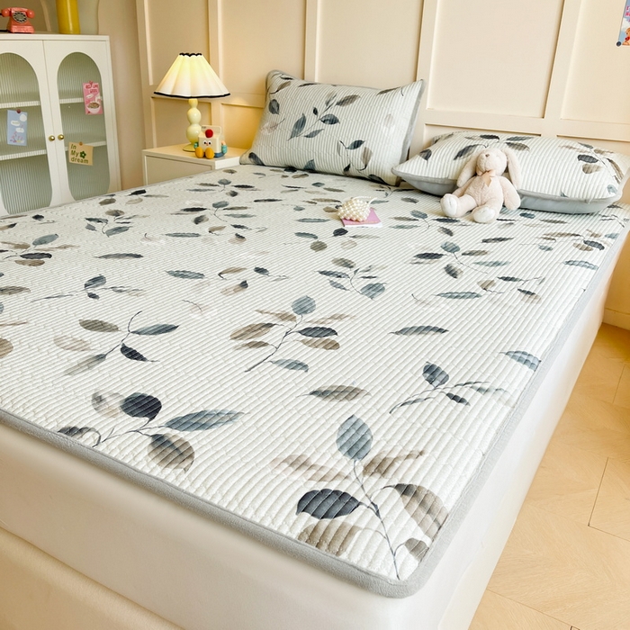 91家纺网 家纺一手货源 找家纺 LIFE.丽芙 2025新款A类四季可用A版全棉数码印花B版牛奶绒单件夹棉床褥垫三件套 床褥垫-叶纷飞