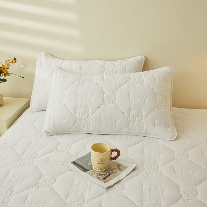 91家纺网 家纺一手货源 找家纺 LIFE.丽芙 2025新款磨毛超声波夹棉防水枕套机包边款 小熊防水夹棉枕套-象牙白