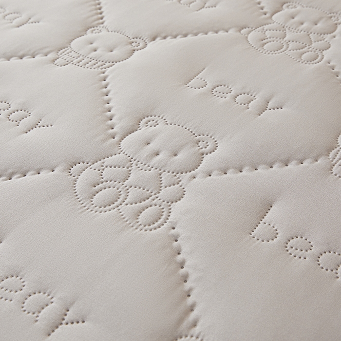 91家纺网 家纺一手货源 找家纺 LIFE.丽芙 2025新款磨毛超声波夹棉防水枕套机包边款 小熊防水夹棉枕套-山灰