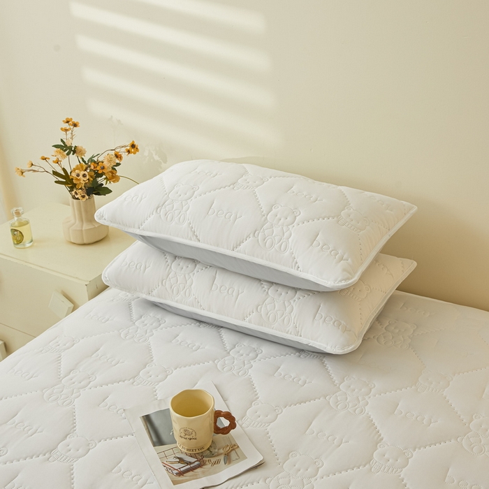 91家纺网 家纺一手货源 找家纺 LIFE.丽芙 2025新款磨毛超声波夹棉防水枕套机包边款 小熊防水夹棉枕套-象牙白